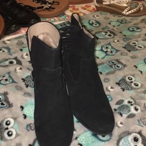 Black boots with tinsel and zipper